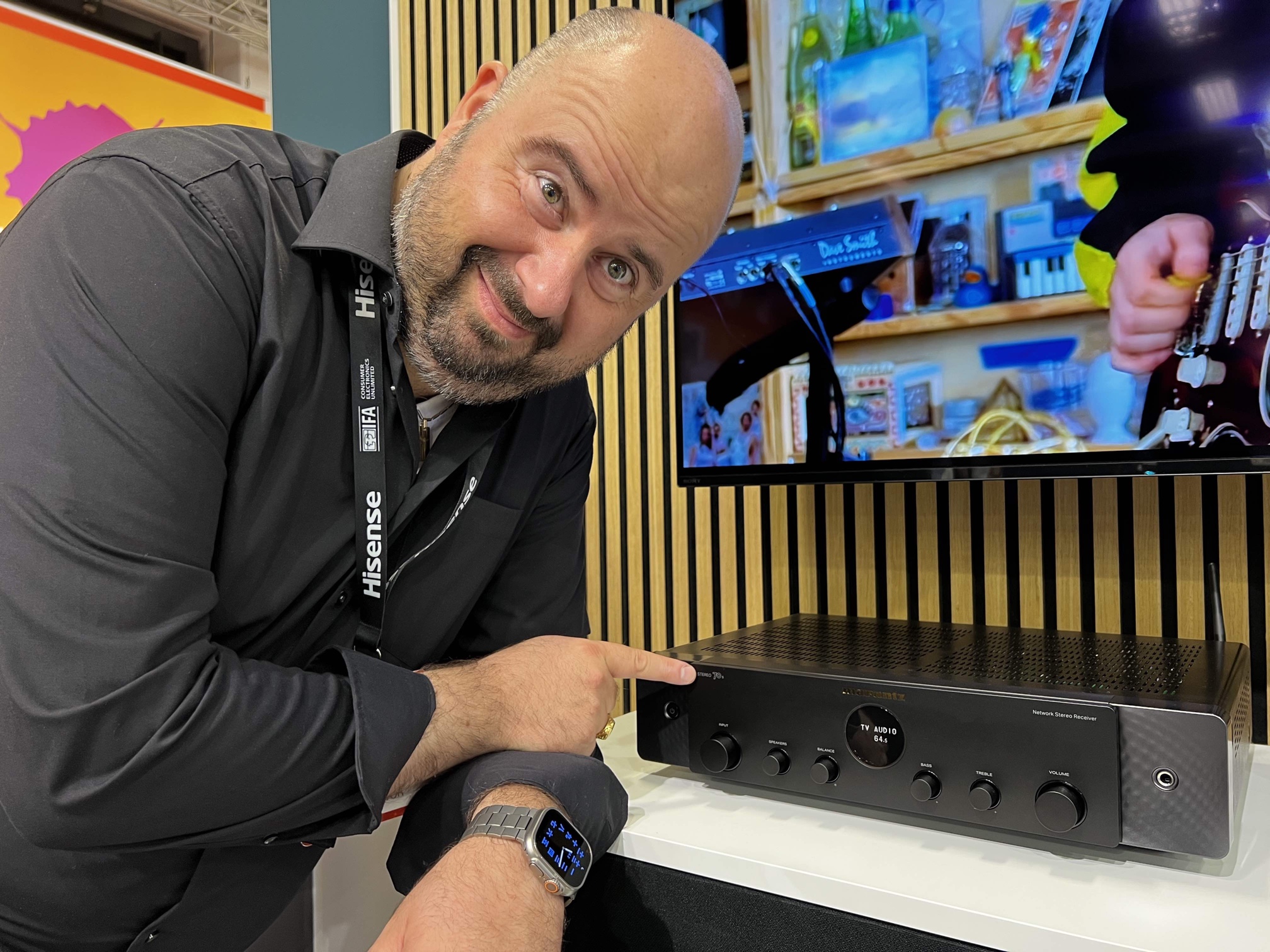 Marco vom AVITECT Studio Aachen mit dem neuen Marantz Stereo 70s auf der IFA 2023 in Berlin